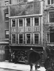 La porte, Inner Temple, c.1885
